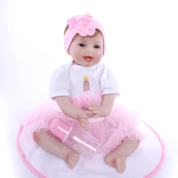 Gerçekçi Reborn Bebek 22 İnç 55 Cm Silikon Vinil El Yapımı Simülasyon Gerçek Cilt Yürüyor Sevimli Kız Oyuncak Doğum Günü Hediye