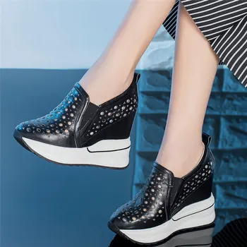Yaz rahat ayakkabılar Kadın Içi Boş Inek Deri Takozlar Yüksek Topuk yarım çizmeler Kadın Yuvarlak Ayak Moda Sneakers Platformu Ayakkabı Pompaları