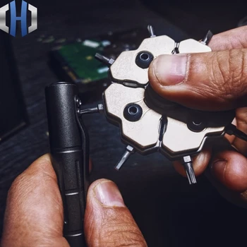 Tornavida Gyro Titanyum Oyuncak Döner Çok Fonksiyonlu Tornavida Seti EDC Çok Araçları