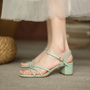 QZYERAI Yaz Sıcak Hakiki Deri Kadın Sandalet Moda Düğün parti ayakkabıları 100 % Inek Derisi Sandalet Pompaları